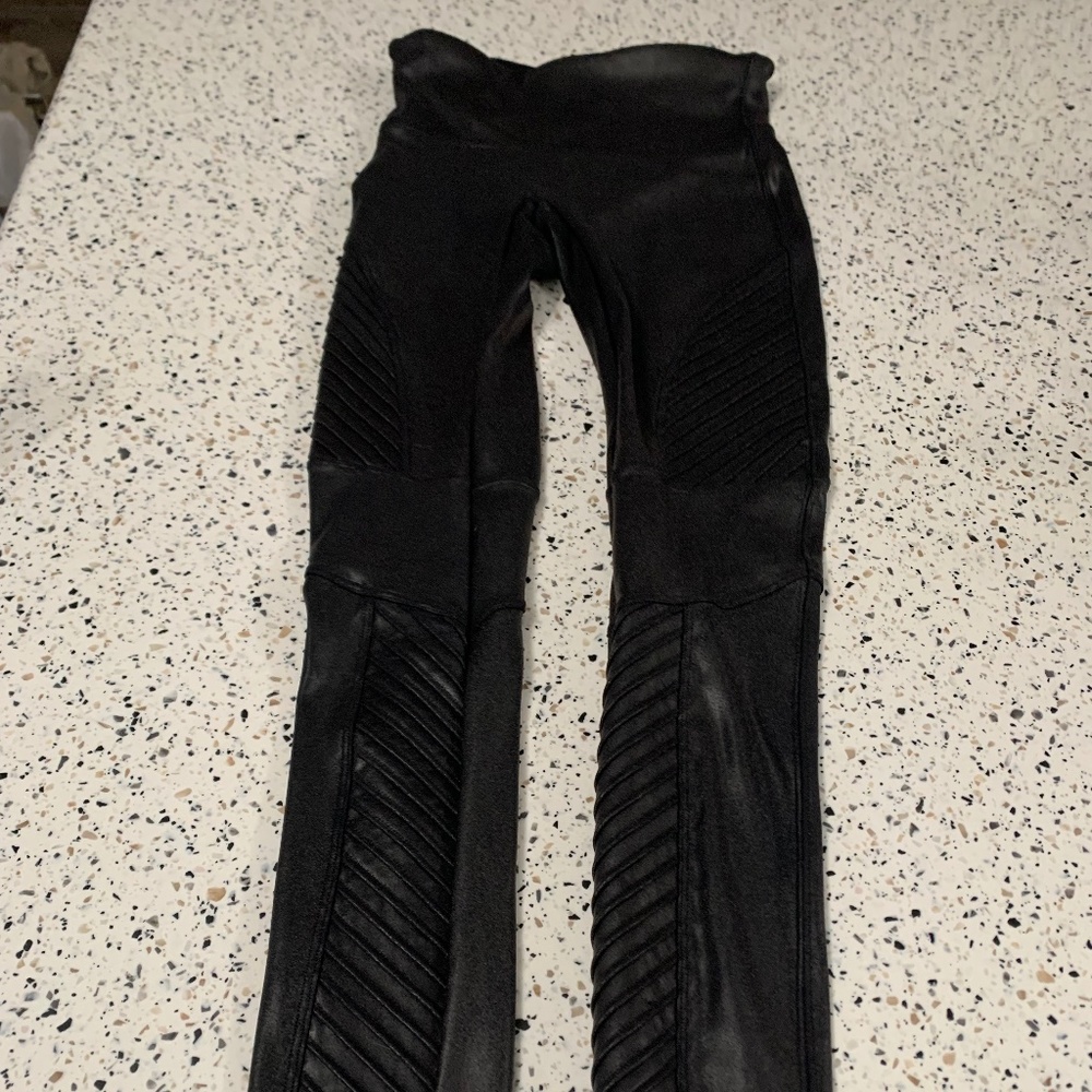 Spanx Moto Leggings looks brand new